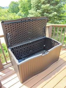 lot 61 image: Storage Bin