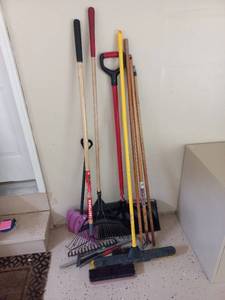 lot 300 image: Yard Tools