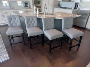 lot 65 image: Bar Stools