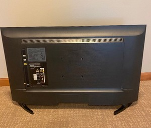 lot 600 image: 32 Samsung Smart TV