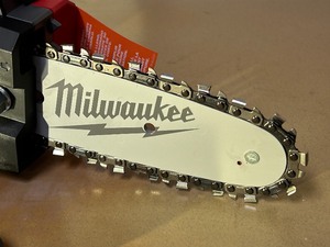lot 7 image: New Milwaukee M12 Hatchet 6 Pruning Saw