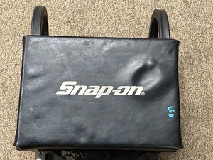lot 37 image: Snap-On Rolling Shop Stool With Pull-Out Tray