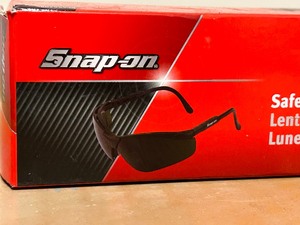 lot 48 image: New-In-Box Snap-On Safety Glasses