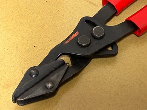 lot 51 image: (2) MAC Tools Auto Pinch Off Pliers