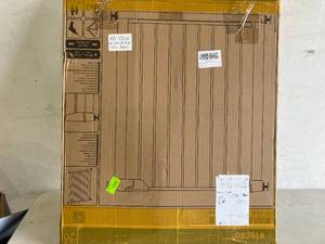 lot 173 image: WAOWAO White Metal Narrow Walk Through Baby Gate with Auto Close