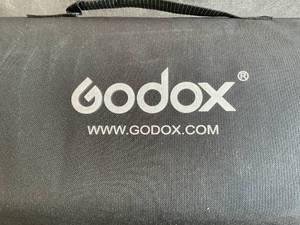 lot 223 image: Godox SB-UE 47 inch Umbrella Octagon Softbox Reflector with Honeycomb Grid for Speedlight Flash