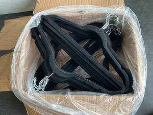 lot 282 image: HOUSE DAY 60-Pack Non-Slip Black Velvet Felt Hangers with 360° Rotating Hook