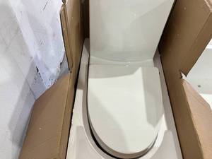 lot 61 image: Swiss Madison St. Tropez 1-Piece 1.11.6 GPF Dual Flush Elongated Toilet with Seat in Glossy White