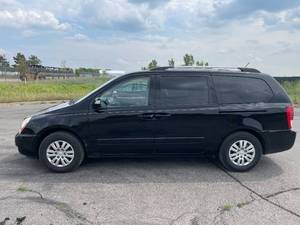 2011 Kia Sedona LX - 1 OWNER