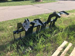 lot 3 image: 84 GRAPPLE BUCKET COMPLETE WITH HOSE AND QUICK CONNECT FITTINGS USED ONE TIME