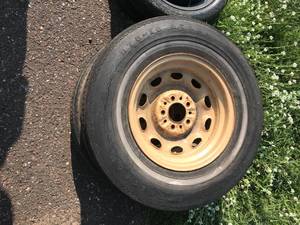lot 29 image: 2 spare tires 5 - 4 34 bolt pattern, 2 wagon wheels with older ply tires