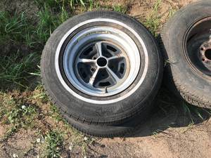 lot 36 image: Mopar Magnum 500 Rims - Older Tires