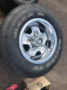 lot 60 image: 4 Total Oldsmobile Rims with Tires
