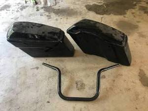 lot 101 image: 2019 Harley Streetglide Saddlebags and Handlebars