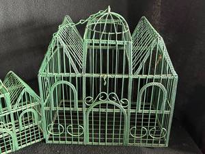 lot 11 image: Set of 2 Metal Bird Cages