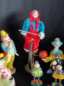 lot 22 image: Lot of Clown Figurines