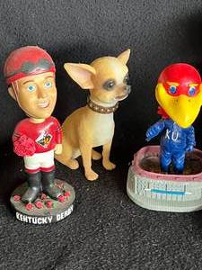 lot 21 image: Lot of Bobble-Heads