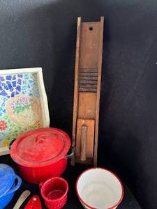 lot 27 image: Vintage Kitchen Cooking Items