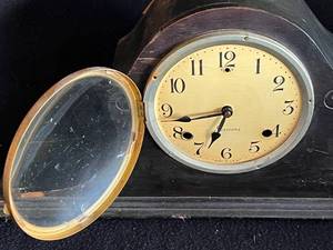 lot 35 image: Antique Sessions Mantle Clock