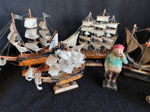 lot 36 image: Decorative Pirate Ships & Decor