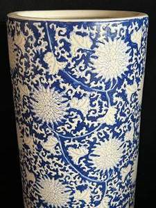 lot 47 image: Large Blue and White Asian Vase