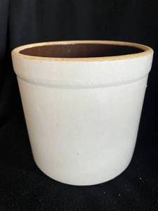 lot 48 image: Burley Clay Pot