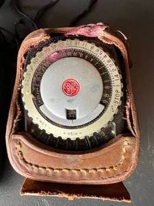 lot 70 image: Vintage Camera Flashes, Light Meters & More