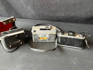 lot 69 image: Vintage Kodak Cameras Instamatic, Kodex