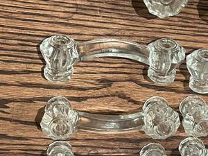 lot 46 image: Vintage Glass Handles and Knobs