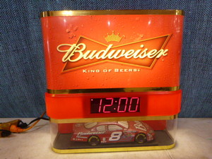 lot 7 image: Budweiser Race Car LightClock