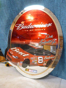 lot 10 image: Budweiser King of Beers Mirror Sign