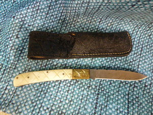 lot 37 image: Vintage Camel Bone Damascus Jack Knife