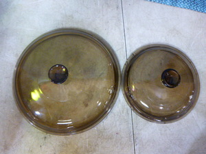 lot 43 image: 2 Pyrex Visonware Glass Lids