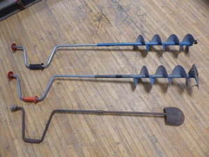 lot 62 image: 3 Hand Augers