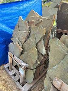 1.5-Ton Bluestone Irregular Paving Stones 1.5