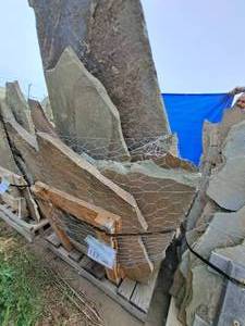 1.5-Ton Bluestone Irregular Paving Stones 1.5