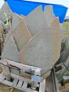 1.5-Ton Bluestone Irregular Paving Stones 1.5