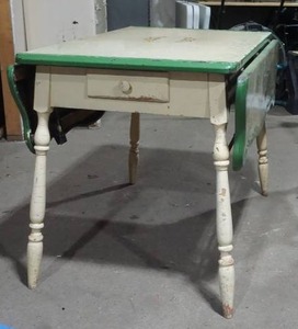 lot 3 image: vintage table