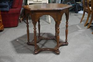 lot 4 image: occasional table