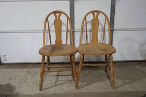 lot 17 image: dining chairs