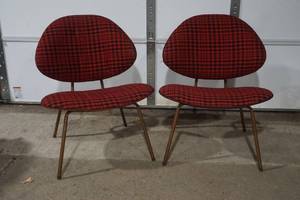 lot 18 image: Mid-Century chair