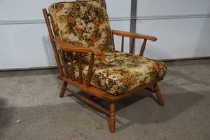 lot 21 image: lounge chair