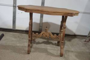 lot 26 image: antique table
