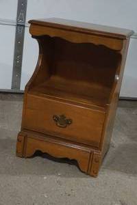 lot 30 image: side table