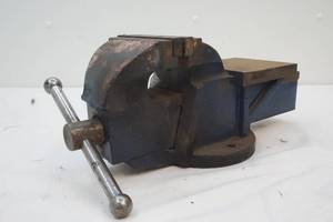 lot 41 image: Bench vise