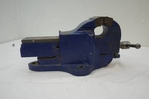 lot 42 image: Bench vise