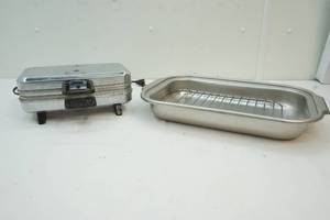 lot 75 image: Belgian waffle iron and broiler pan