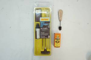 lot 86 image: gun cleaning kit
