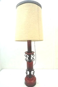 lot 109 image: vintage table lamp