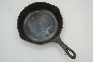 lot 146 image: cast iron fry pan
